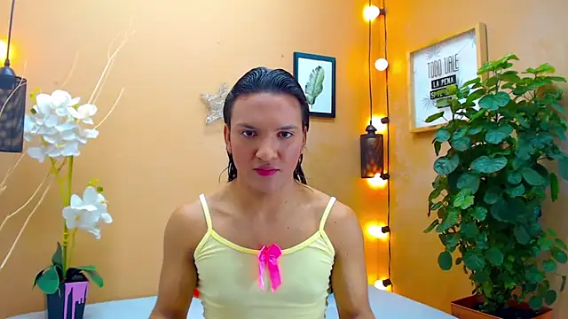 Snapshot of aslyhernandez_7 chatting on 10-04-25, 12:36 aslyhernandez 7 online show from 10-04-25, 12:36