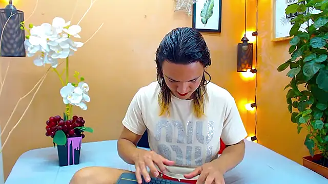 Snapshot of aslyhernandez_7 chatting on 10-16-25, 03:35 aslyhernandez 7 online show from 10-16-25, 03:35