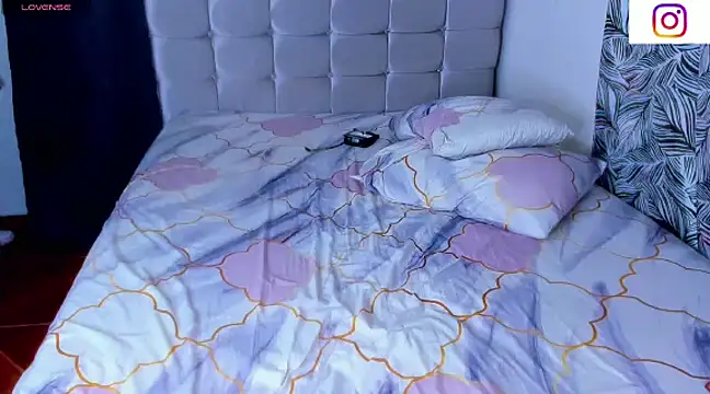 Snapshot of saskya chatting on 03-08-25, 10:43 saskya online show from 03-08-25, 10:43