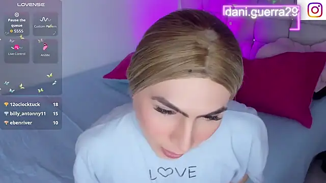 Snapshot of saskya chatting on 10-19-25, 03:56 saskya online show from 10-19-25, 03:56