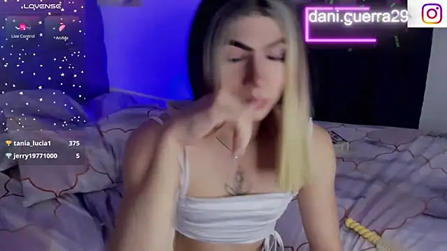 Snapshot of saskya chatting on 12-17-25, 11:38 saskya online show from 12-17-25, 11:38