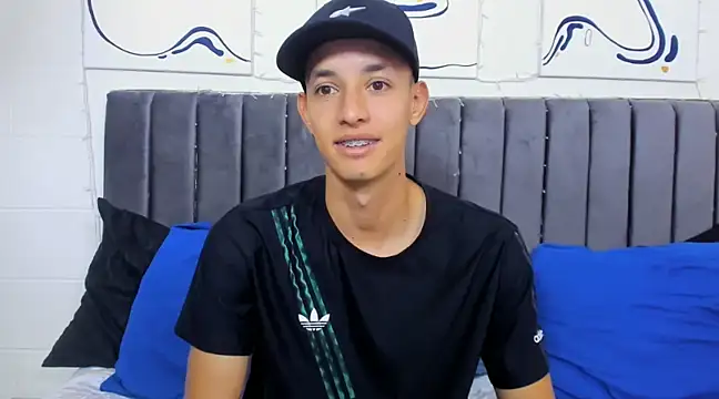 Snapshot of jake_shadow14 chatting on 02-20-25, 06:02 jake shadow14 online show from 02-20-25, 06:02