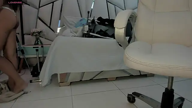 Victoriaa millers online show from 04-23-26, 07:05