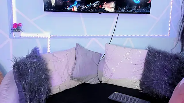 lila noa online show from 11-08-25, 07:45