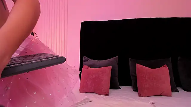 Snapshot of shaina_vasquez chatting on 11-08-25, 05:40 shaina vasquez online show from 11-08-25, 05:40