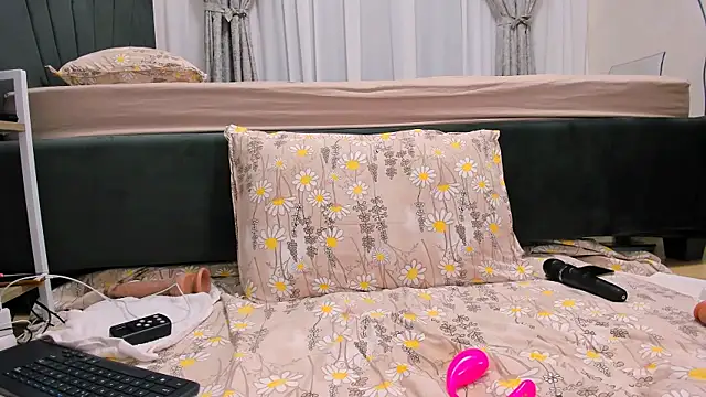 Snapshot of wowsquirtx chatting on 02-13-25, 06:41 wowsquirtx online show from 02-13-25, 06:41