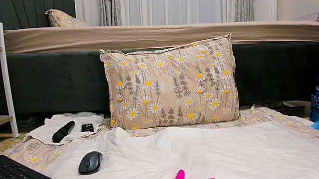 Snapshot of wowsquirtx chatting on 02-26-25, 06:37 wowsquirtx online show from 02-26-25, 06:37