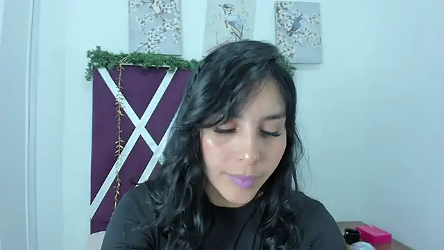  miaquevedo  online show from 11-15-25, 11:29