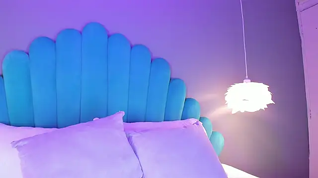 Snapshot of CaitlynCouper chatting on 03-15-25, 11:17 CaitlynCouper online show from 03-15-25, 11:17