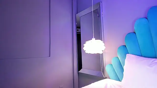 Snapshot of CaitlynCouper chatting on 03-18-25, 01:32 CaitlynCouper online show from 03-18-25, 01:32