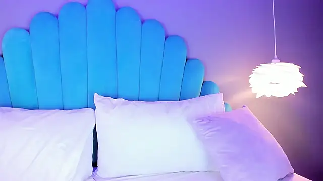 Snapshot of CaitlynCouper chatting on 03-18-25, 10:37 CaitlynCouper online show from 03-18-25, 10:37