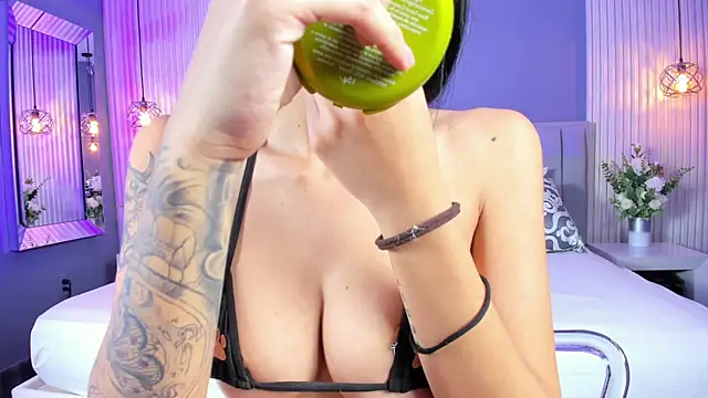 Snapshot of CaitlynCouper chatting on 10-14-25, 10:54 CaitlynCouper online show from 10-14-25, 10:54