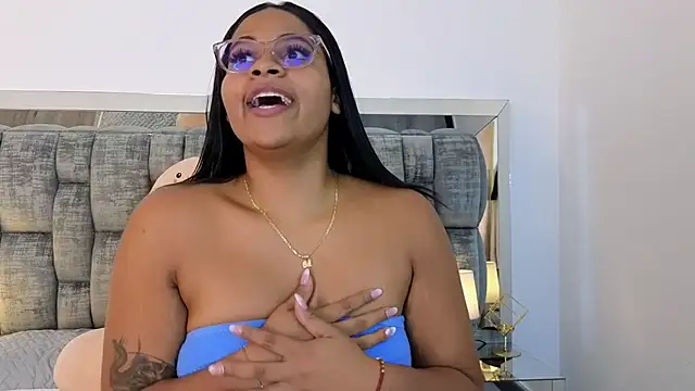 Snapshot of SussiSotto chatting on 01-11-25, 02:47 SussiSotto online show from 01-11-25, 02:47