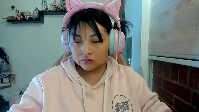 Shaddycute  online show from 04-15-26, 05:42