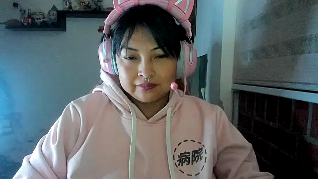 Shaddycute  online show from 04-25-26, 12:08