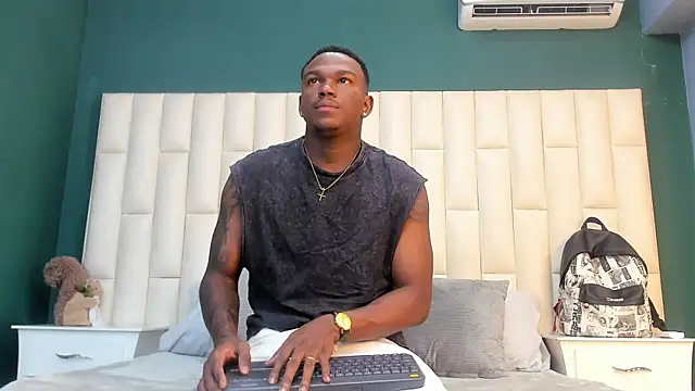 Snapshot of Troykhalil chatting on 01-11-25, 08:43 Troykhalil online show from 01-11-25, 08:43