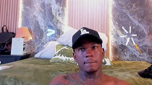 Snapshot of Troykhalil chatting on 02-27-25, 01:05 Troykhalil online show from 02-27-25, 01:05