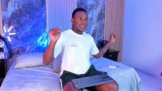 Snapshot of Troykhalil chatting on 10-06-25, 10:18 Troykhalil online show from 10-06-25, 10:18