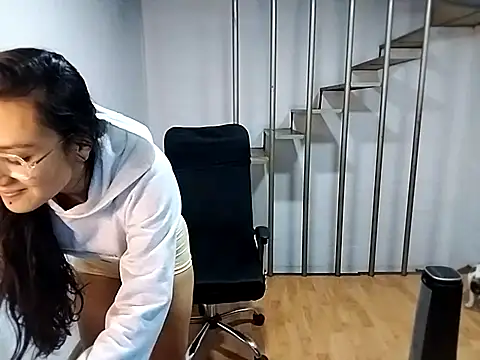 Snapshot of Jessie_Desire chatting on 02-17-25, 02:53 Jessie Desire online show from 02-17-25, 02:53