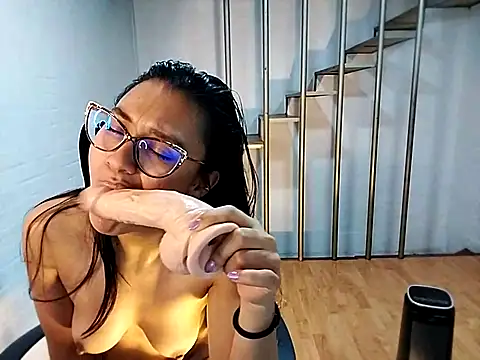 Snapshot of Jessie_Desire chatting on 02-21-25, 06:07 Jessie Desire online show from 02-21-25, 06:07