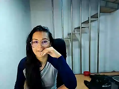 Snapshot of Jessie_Desire chatting on 02-24-25, 03:55 Jessie Desire online show from 02-24-25, 03:55