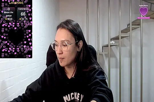 Snapshot of Jessie_Desire chatting on 09-28-25, 10:48 Jessie Desire online show from 09-28-25, 10:48