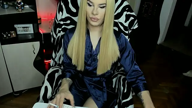 EvelynLexy online show from 11-18-25, 09:41