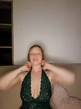 katiestevens online show from 10-04-25, 08:40