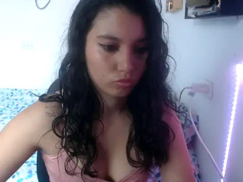 Snapshot of HannaKlein chatting on 10-06-25, 01:08 HannaKlein online show from 10-06-25, 01:08