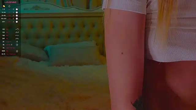 Snapshot of Saillise chatting on 12-21-24, 03:14 Saillise online show from 12-21-24, 03:14