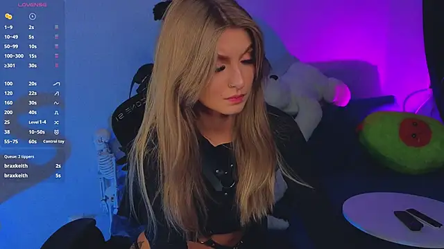 Snapshot of Saillise chatting on 03-13-25, 01:43 Saillise online show from 03-13-25, 01:43