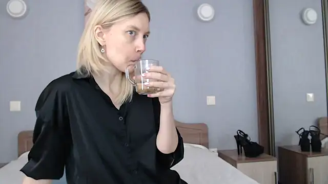 Snapshot of AvelinaLeoni chatting on 02-13-25, 07:13 AvelinaLeoni online show from 02-13-25, 07:13