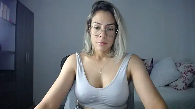Snapshot of candydowson1 chatting on 06-02-26, 10:39 candydowson1 online show from 06-02-26, 10:39