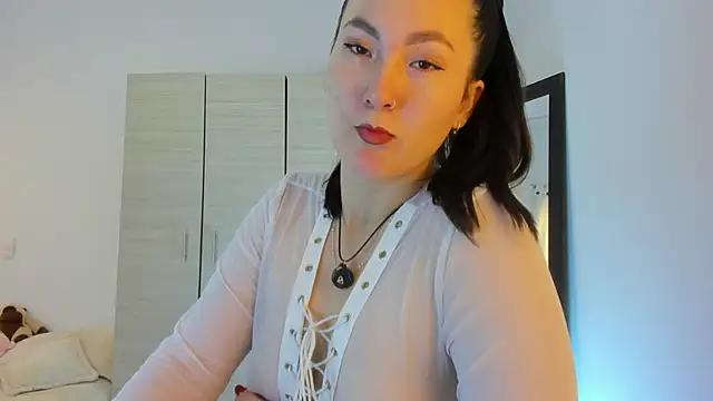 Elle Lee  online show from 02-04-26, 03:40