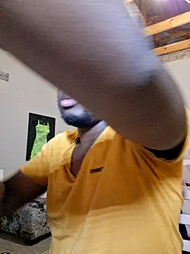 Snapshot of LaughRiotX chatting on 09-29-25, 12:10 LaughRiotX online show from 09-29-25, 12:10