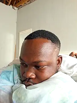 Snapshot of LaughRiotX chatting on 10-03-25, 02:47 LaughRiotX online show from 10-03-25, 02:47