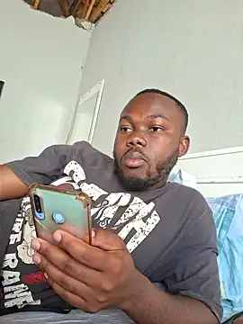 Snapshot of LaughRiotX chatting on 10-06-25, 06:44 LaughRiotX online show from 10-06-25, 06:44