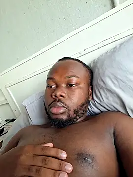 Snapshot of LaughRiotX chatting on 10-28-25, 05:22 LaughRiotX online show from 10-28-25, 05:22