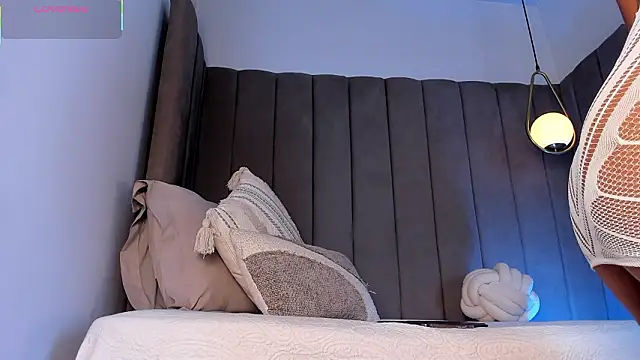 Snapshot of Elise_Diamond chatting on 03-09-26, 12:47 Elise Diamond online show from 03-09-26, 12:47