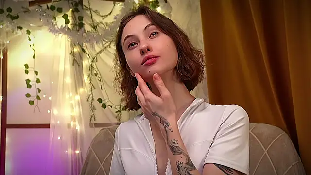 Snapshot of Devilina_V chatting on 01-25-25, 05:40 Devilina V online show from 01-25-25, 05:40