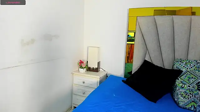 Snapshot of vahiolet_fuentes chatting on 11-25-25, 03:06 vahiolet fuentes online show from 11-25-25, 03:06