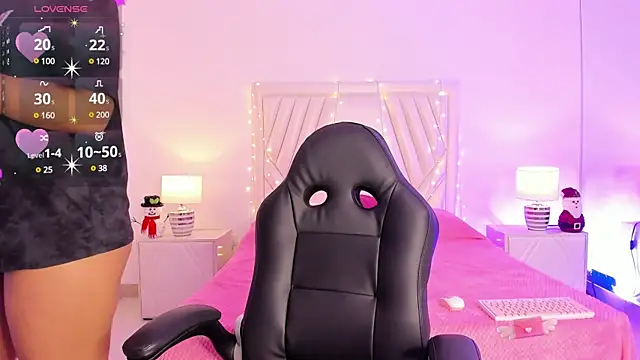 Snapshot of MavyStar chatting on 12-28-24, 11:41 MavyStar online show from 12-28-24, 11:41