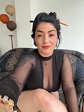 karenlennox1 online show from 02-15-26, 07:54