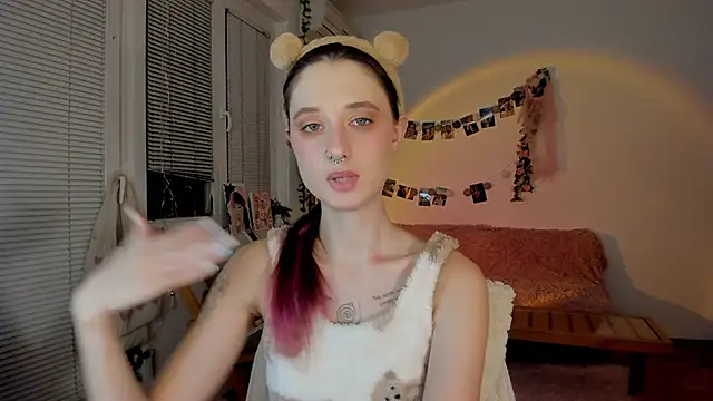 Snapshot of Jenny_darling_love chatting on 12-24-24, 07:44 Jenny darling love online show from 12-24-24, 07:44