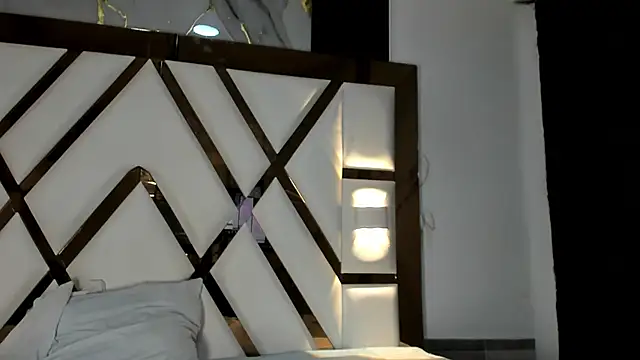 molly sweetee online show from 04-12-26, 01:43