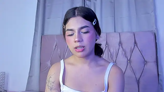 Ashley piinkk  online show from 02-02-25, 08:02