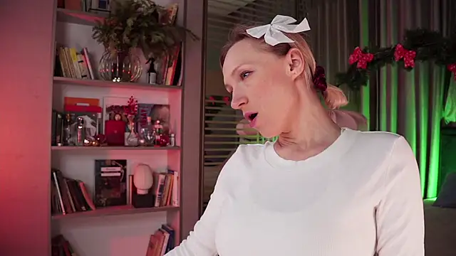 Snapshot of UmaTruewoman chatting on 12-28-24, 06:06 UmaTruewoman online show from 12-28-24, 06:06