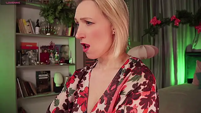 Snapshot of UmaTruewoman chatting on 01-03-25, 05:39 UmaTruewoman online show from 01-03-25, 05:39