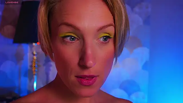 Snapshot of UmaTruewoman chatting on 03-22-25, 11:42 UmaTruewoman online show from 03-22-25, 11:42