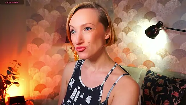 Snapshot of UmaTruewoman chatting on 10-04-25, 05:38 UmaTruewoman online show from 10-04-25, 05:38